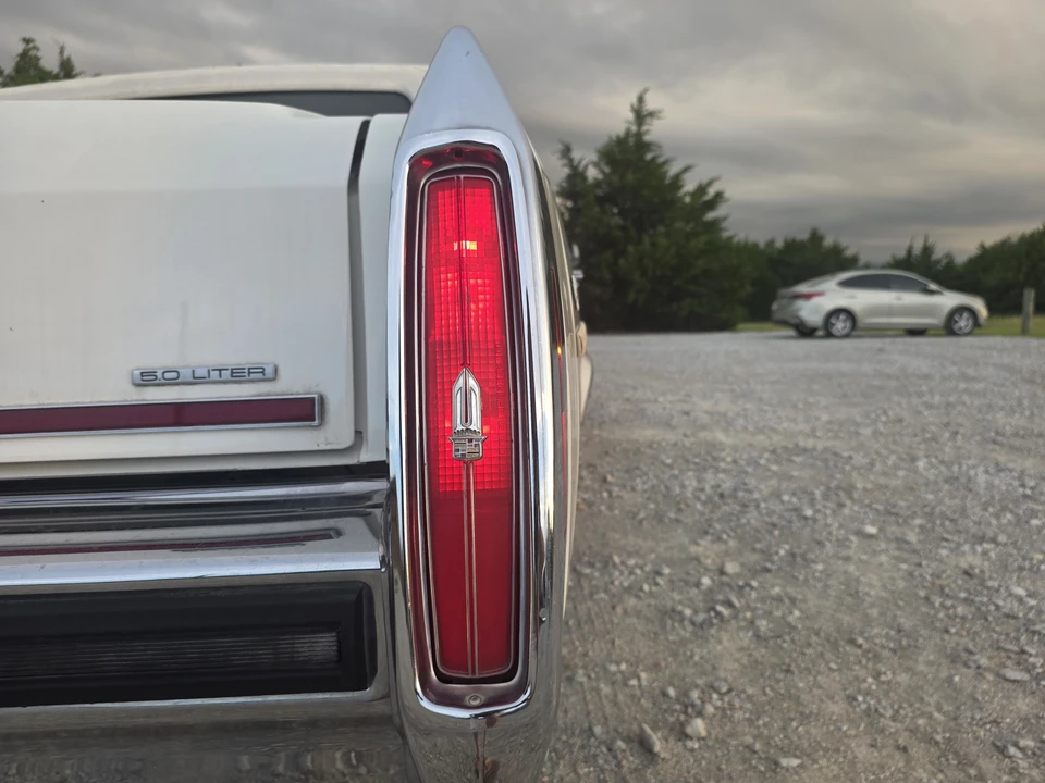 1987 Cadillac Brougham - Image 22 of 31