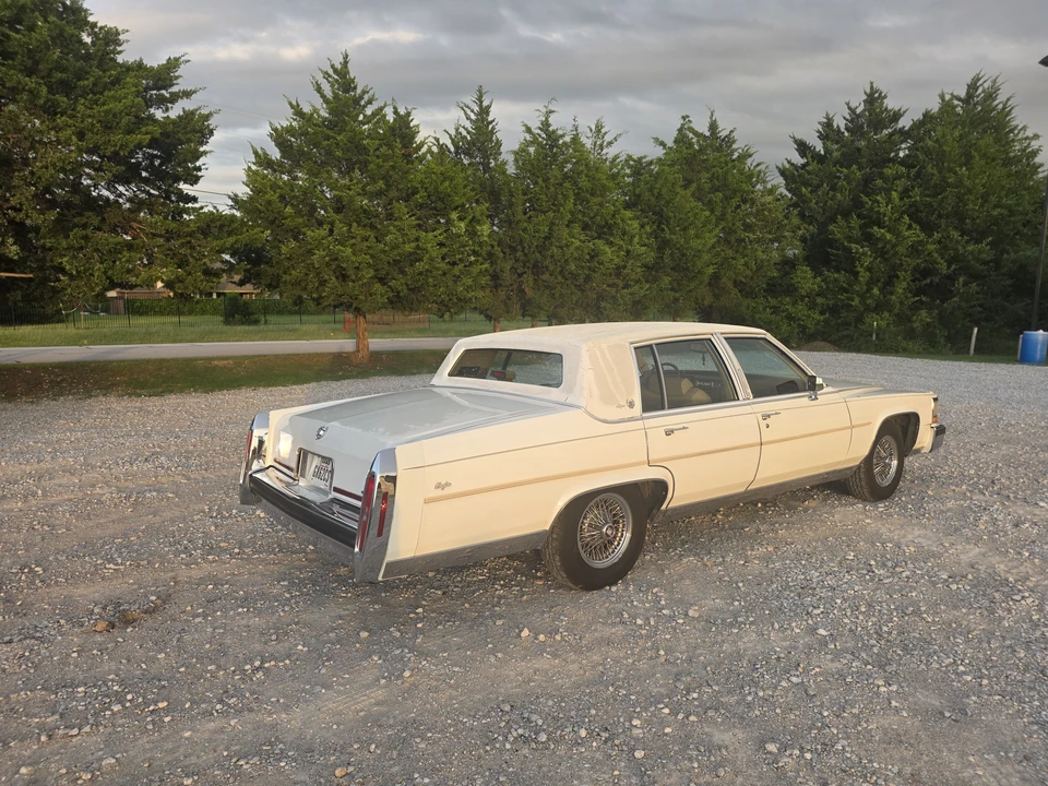 1987 Cadillac Brougham - Image 8 of 31