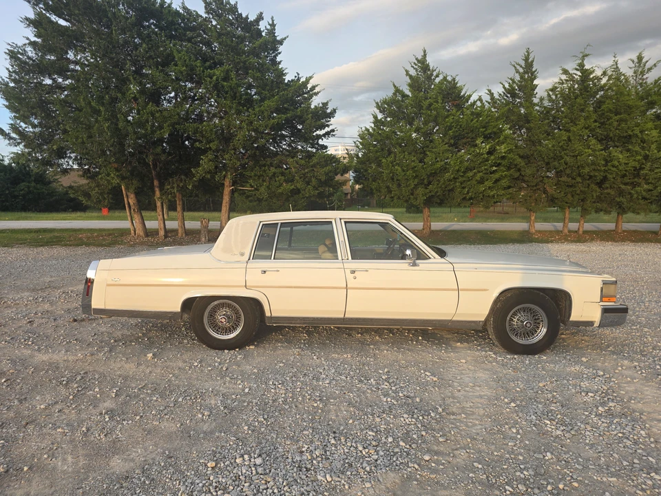 1987 Cadillac Brougham - Image 9 of 31