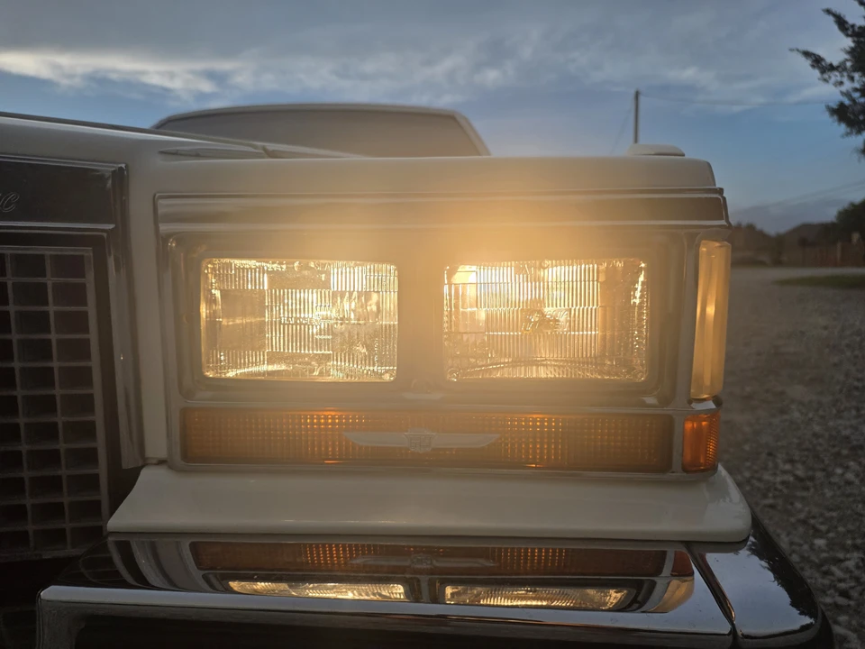 1987 Cadillac Brougham - Image 19 of 31