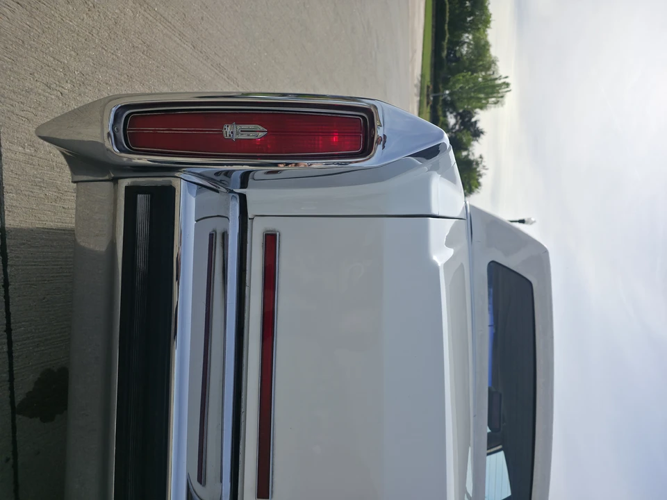 1987 Cadillac Brougham - Image 20 of 31