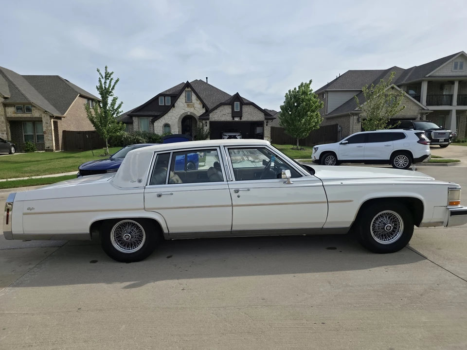 1987 Cadillac Brougham - Image 17 of 31