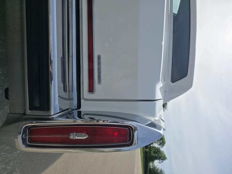 1987 Cadillac Brougham - Image 23 of 31