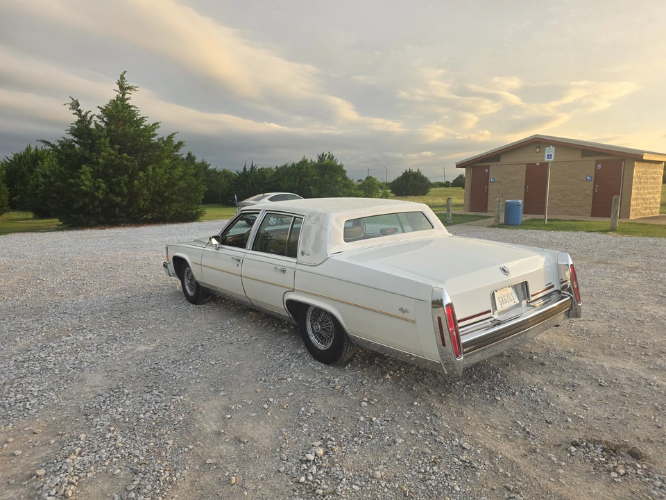 1987 Cadillac Brougham - Image 6 of 31