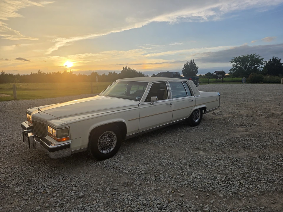 1987 Cadillac Brougham - Image 4 of 31