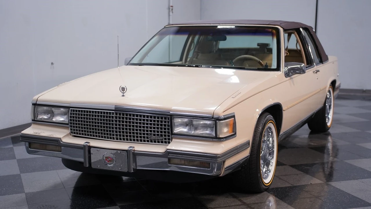 1987 Cadillac DeVille 5th Gen - Image 17 of 21