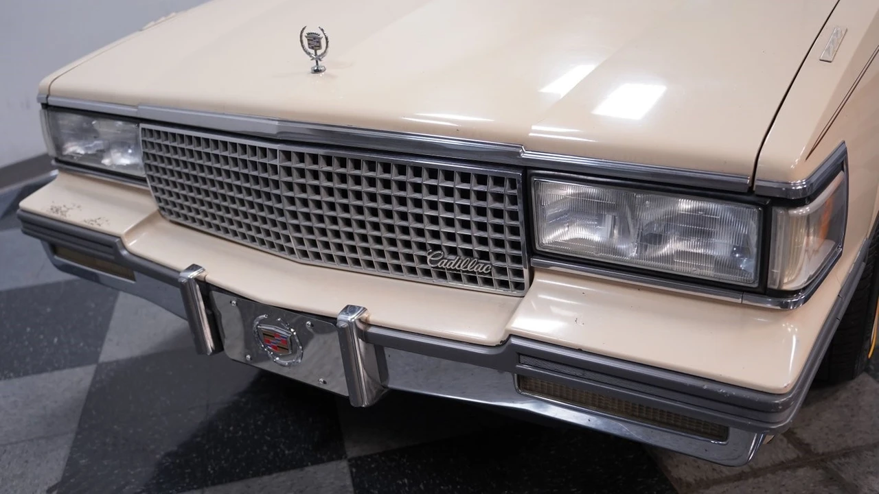 1987 Cadillac DeVille 5th Gen - Image 18 of 21