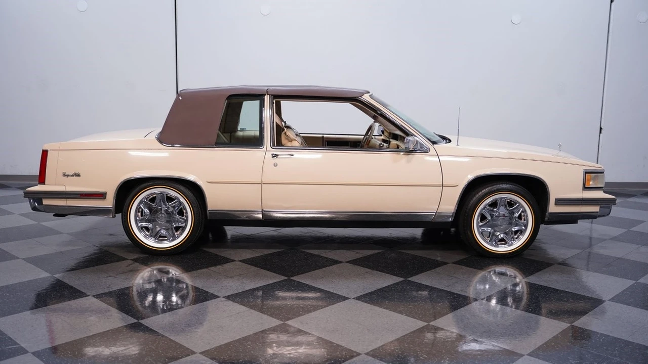 1987 Cadillac DeVille 5th Gen - Image 13 of 21