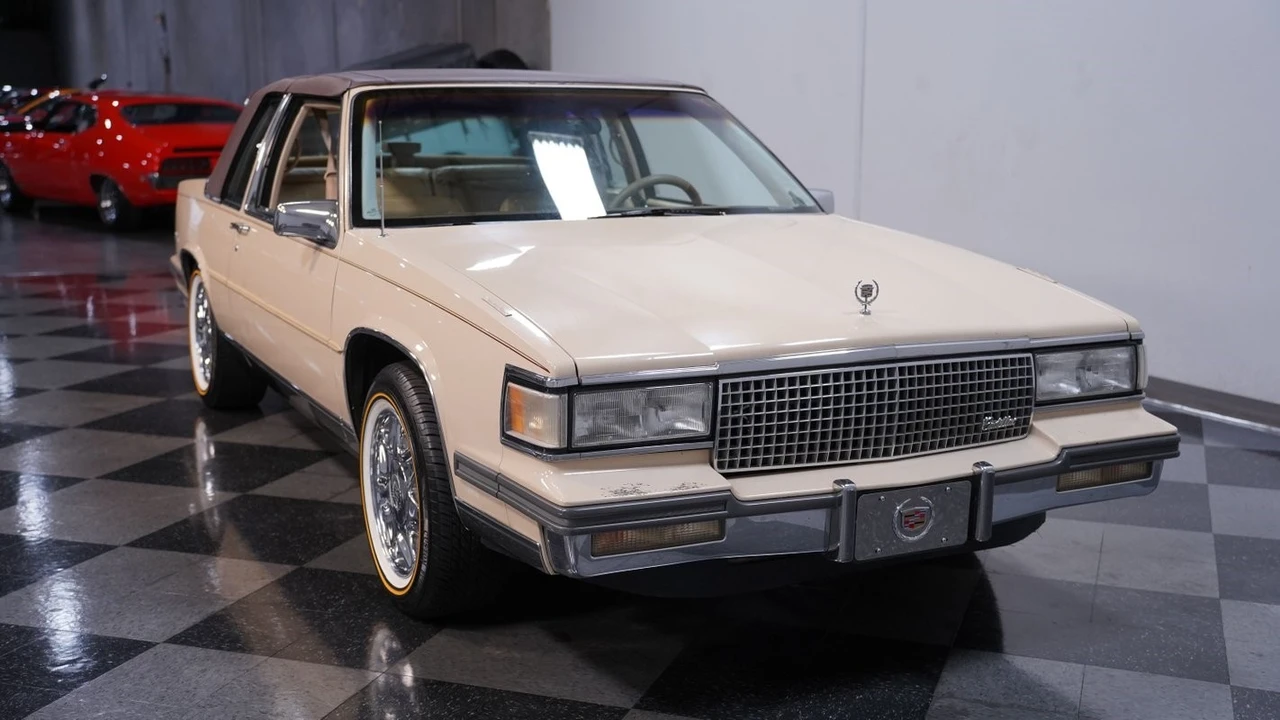1987 Cadillac DeVille 5th Gen - Image 15 of 21