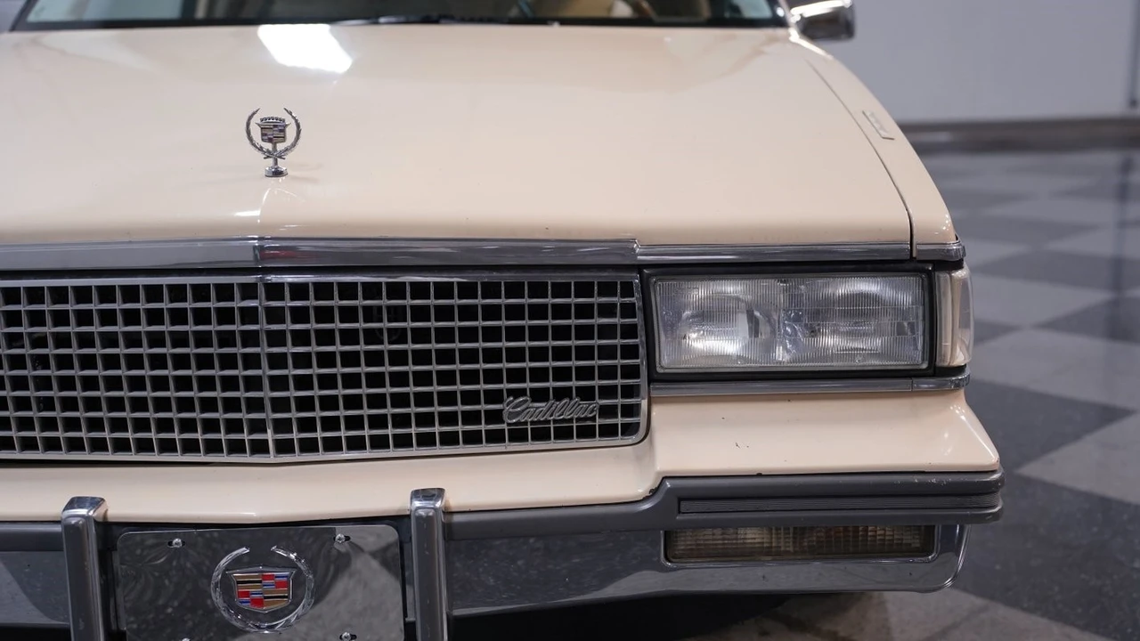 1987 Cadillac DeVille 5th Gen - Image 19 of 21