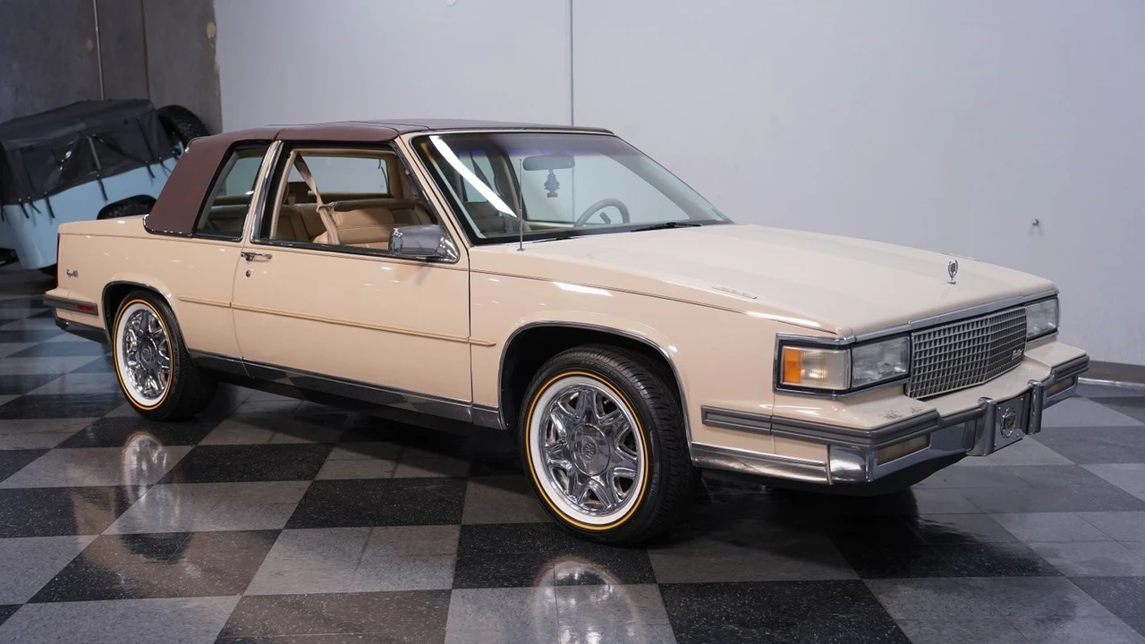 1987 Cadillac DeVille 5th Gen - Image 14 of 21