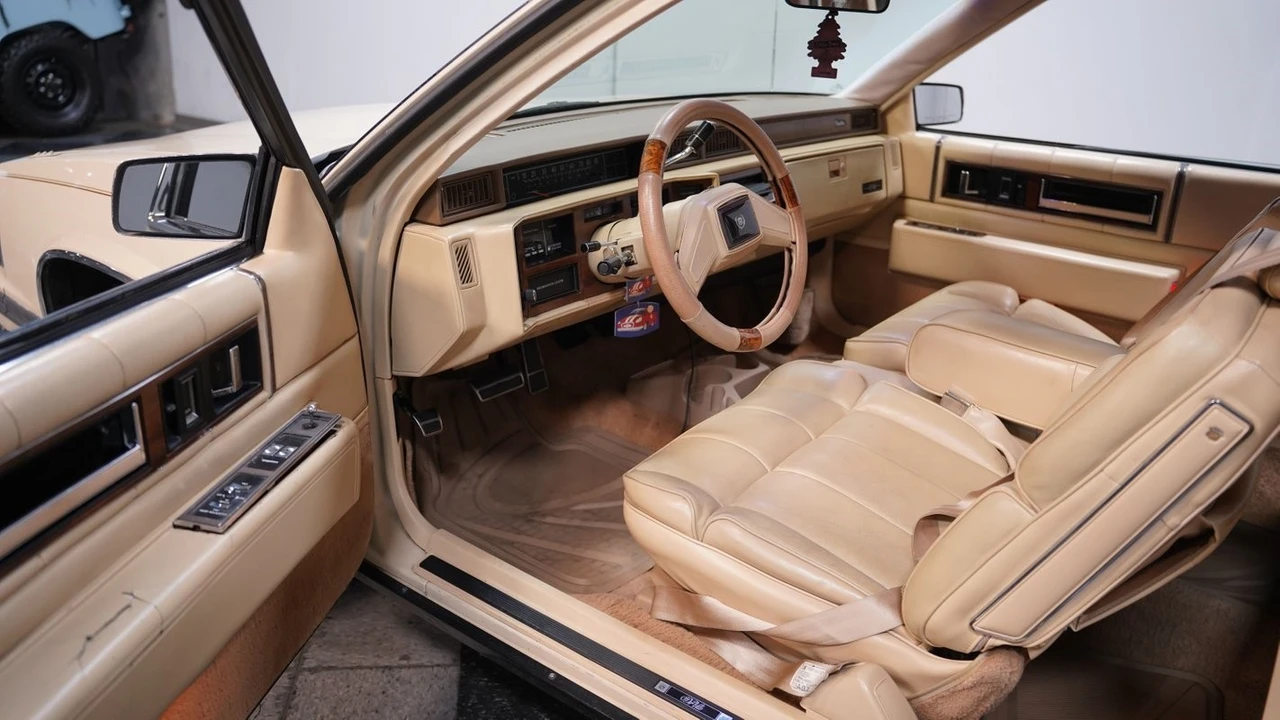 1987 Cadillac DeVille 6th Gen - Image 5 of 12