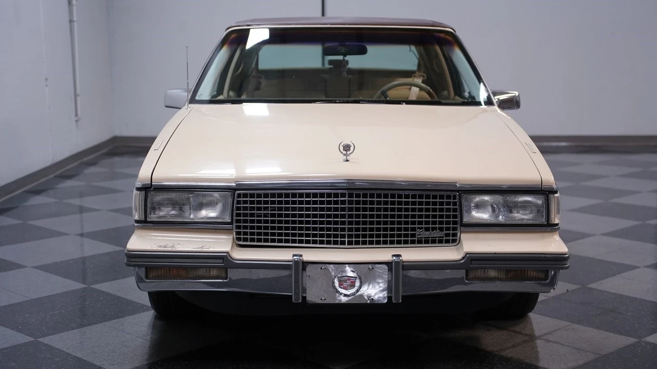 1987 Cadillac DeVille 5th Gen - Image 16 of 21