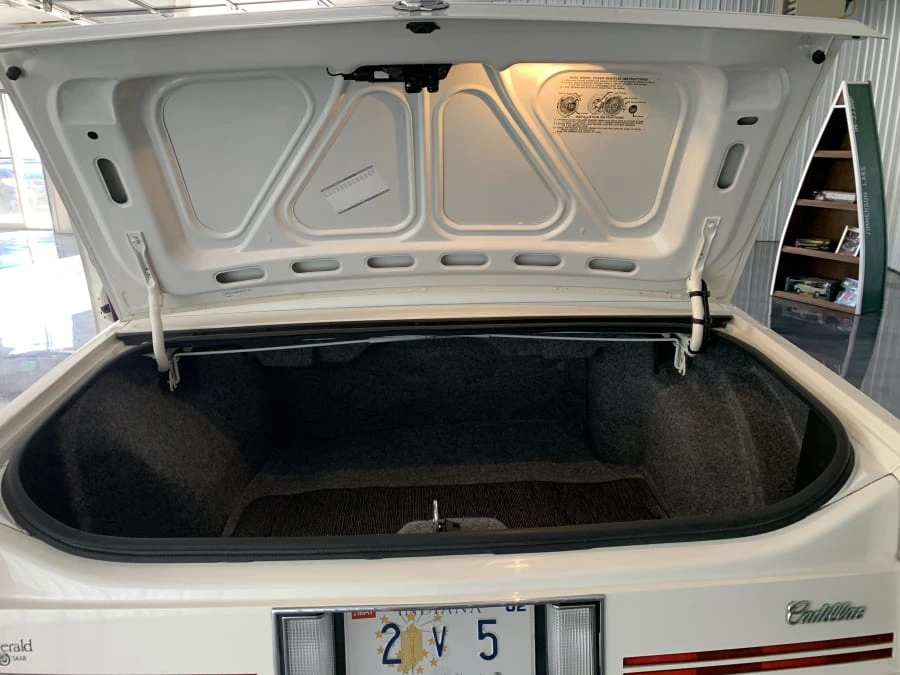 1987 Cadillac DeVille 6th Gen - Image 9 of 12