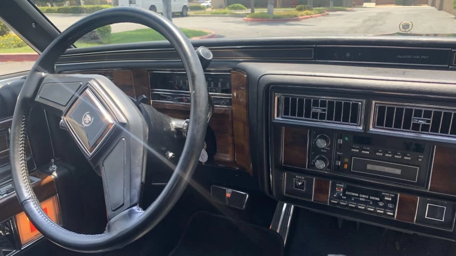 1987 Cadillac Fleetwood - Image 5 of 31