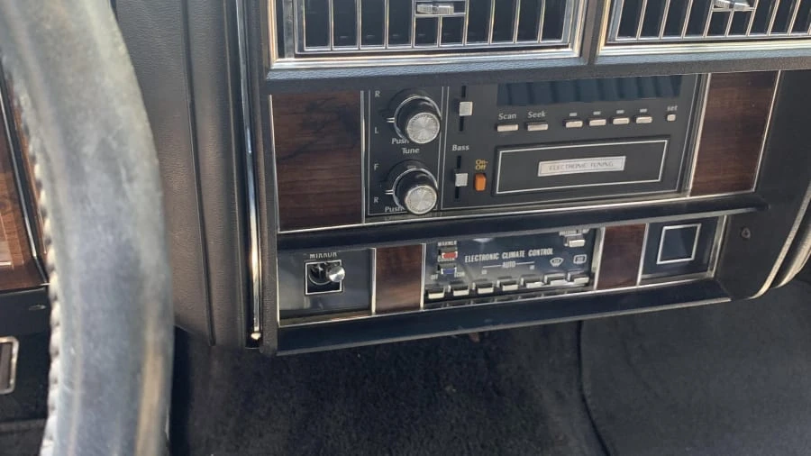 1987 Cadillac Fleetwood - Image 6 of 31