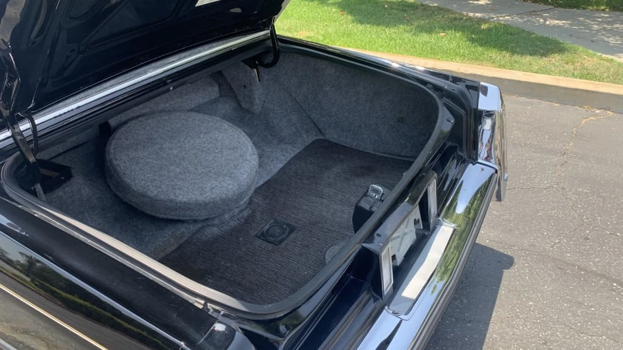 1987 Cadillac Fleetwood - Image 16 of 31