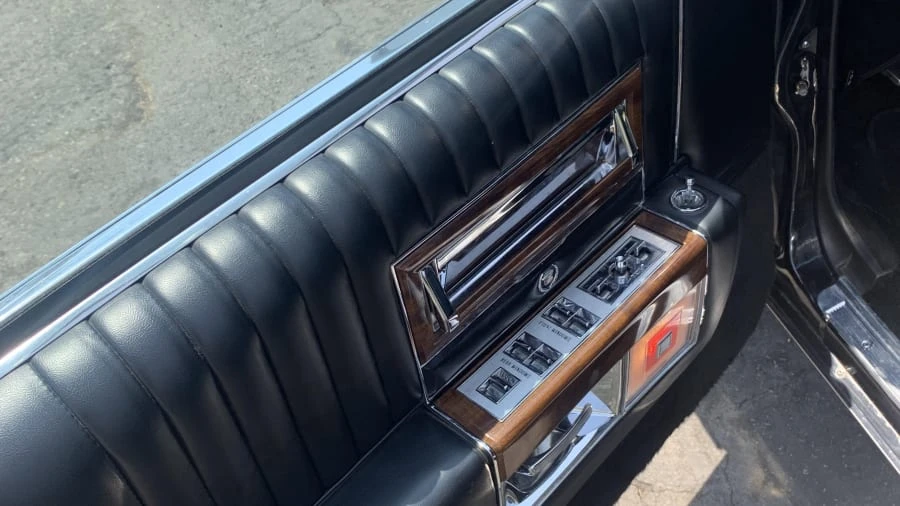 1987 Cadillac Fleetwood - Image 20 of 31