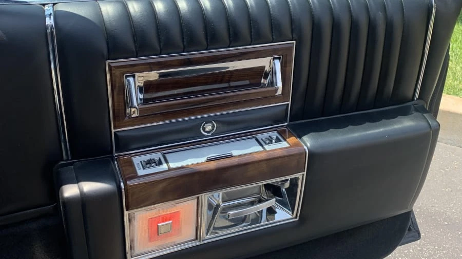 1987 Cadillac Fleetwood - Image 21 of 31