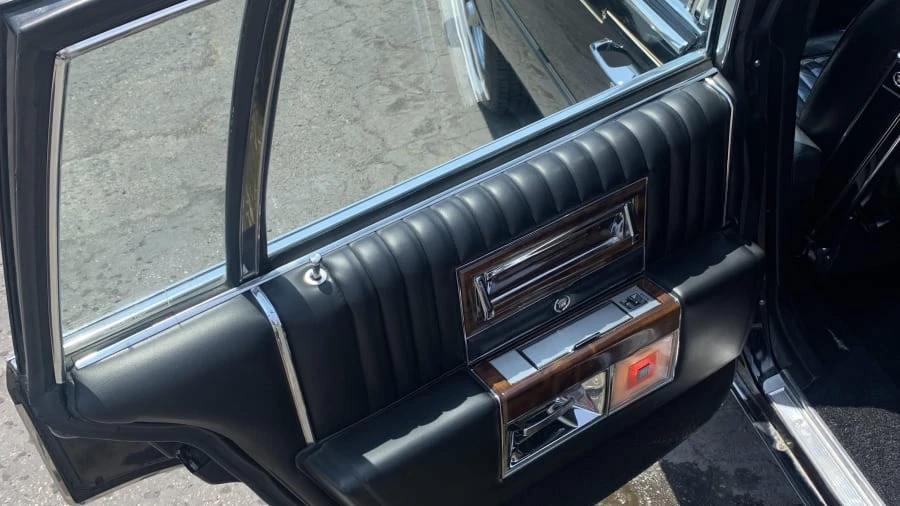 1987 Cadillac Fleetwood - Image 23 of 31
