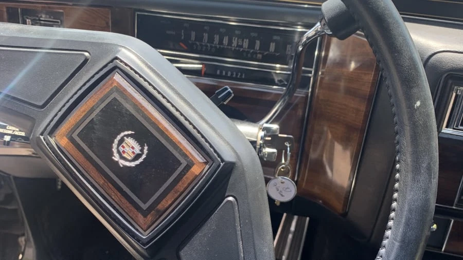 1987 Cadillac Fleetwood - Image 27 of 31