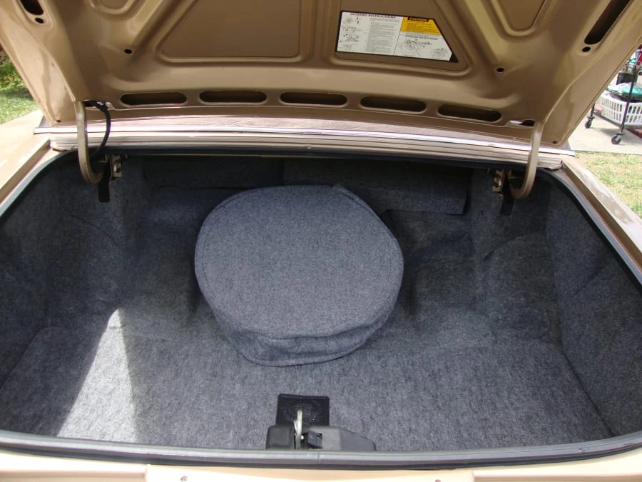 1987 Cadillac Brougham - Image 7 of 8