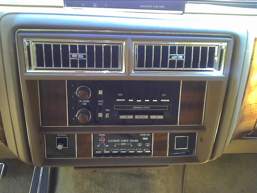 1987 Cadillac Brougham - Image 4 of 8