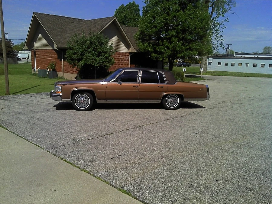 1987 Cadillac Brougham - Image 7 of 8