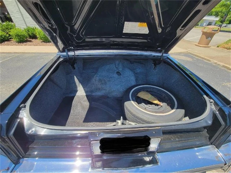 1987 Cadillac Fleetwood - Image 2 of 12
