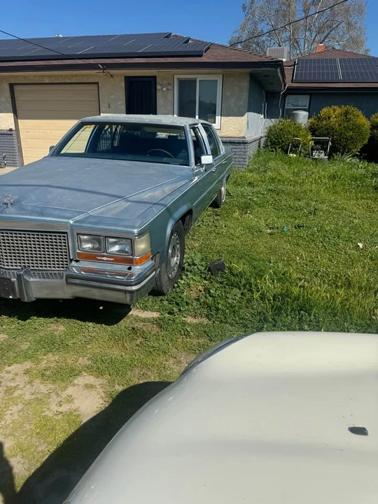 1987 Cadillac Fleetwood - Image 2 of 10