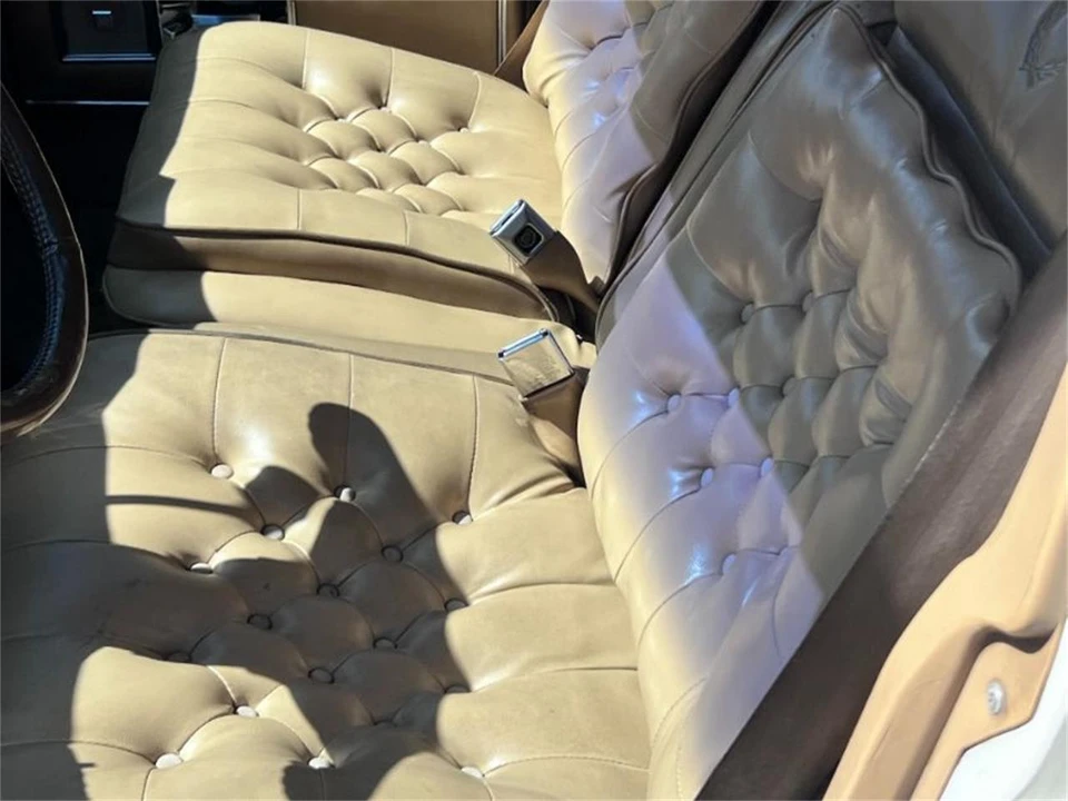 1987 Cadillac Fleetwood - Image 10 of 30