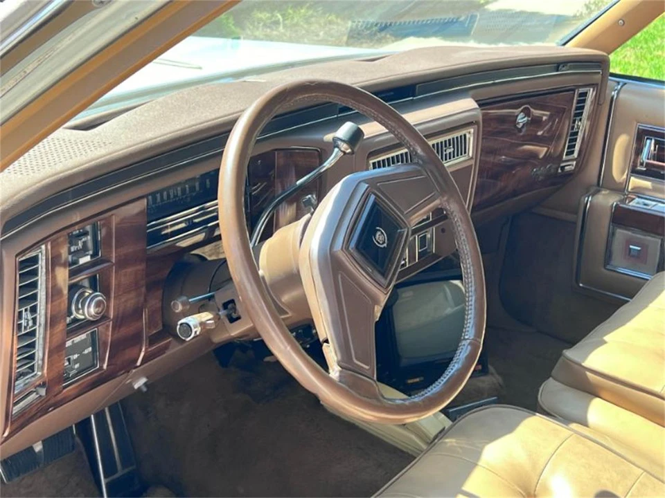 1987 Cadillac Fleetwood - Image 8 of 30