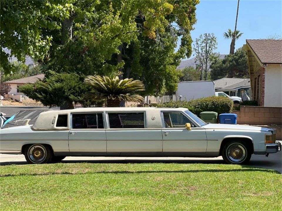 1987 Cadillac Fleetwood - Image 2 of 30