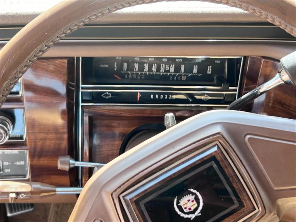 1987 Cadillac Fleetwood - Image 13 of 30