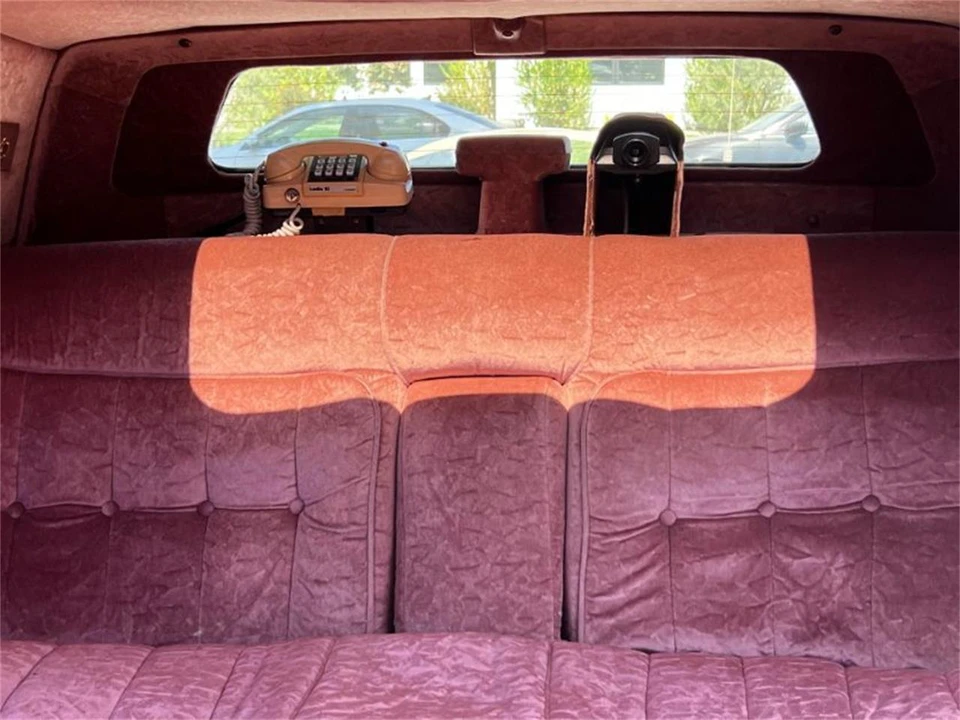 1987 Cadillac Fleetwood - Image 24 of 30