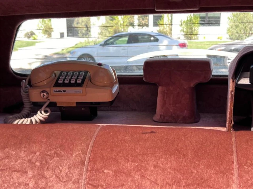1987 Cadillac Fleetwood - Image 26 of 30