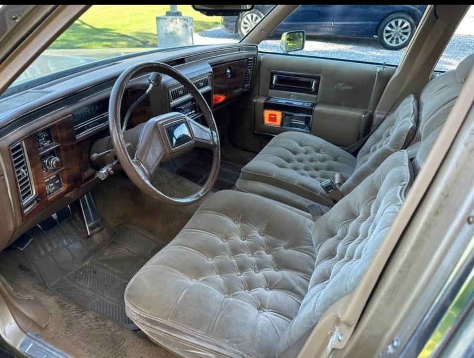 1987 Cadillac Brougham - Image 6 of 7
