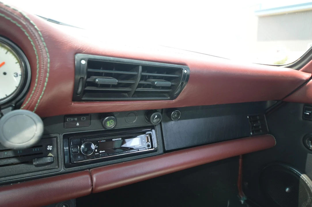 1987 Porsche 911 Carrera 3.2 - Image 11 of 24
