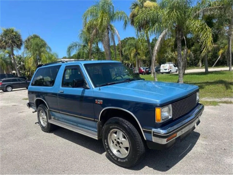 1987 Chevrolet K5 Blazer 2nd Gen - Image 2 of 5