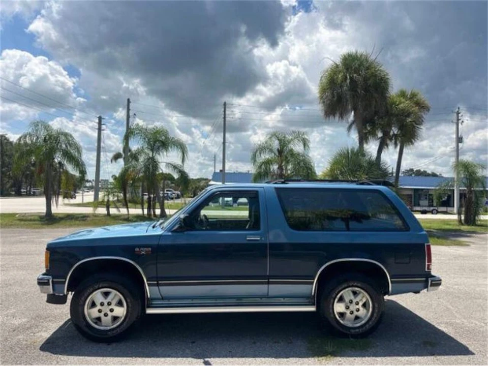 1987 Chevrolet K5 Blazer 2nd Gen - Image 3 of 5