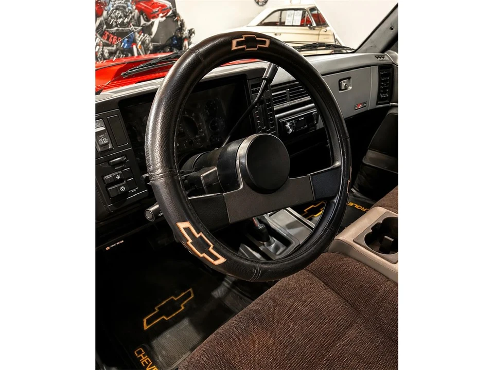 1987 Chevrolet K5 Blazer 2nd Gen - Image 3 of 7