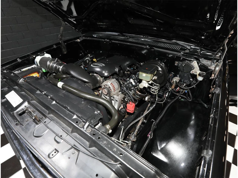 1987 Chevrolet K5 Blazer 2nd Gen - Image 2 of 31