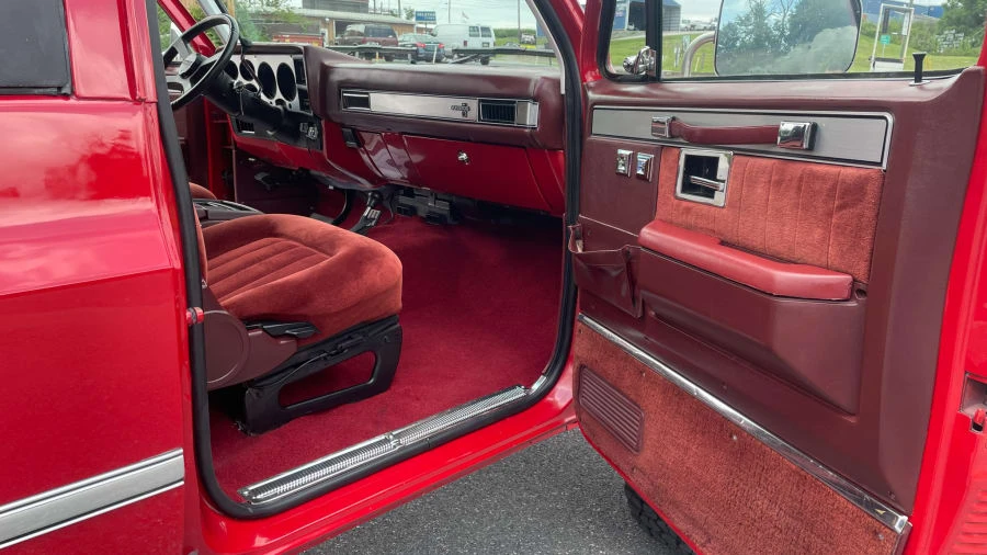 1987 Chevrolet Blazer - Image 9 of 16