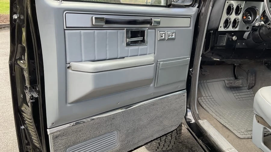 1987 Chevrolet Blazer - Image 4 of 11
