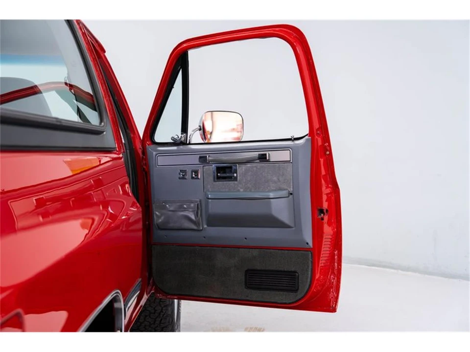 1987 Chevrolet K5 Blazer 2nd Gen - Image 10 of 31