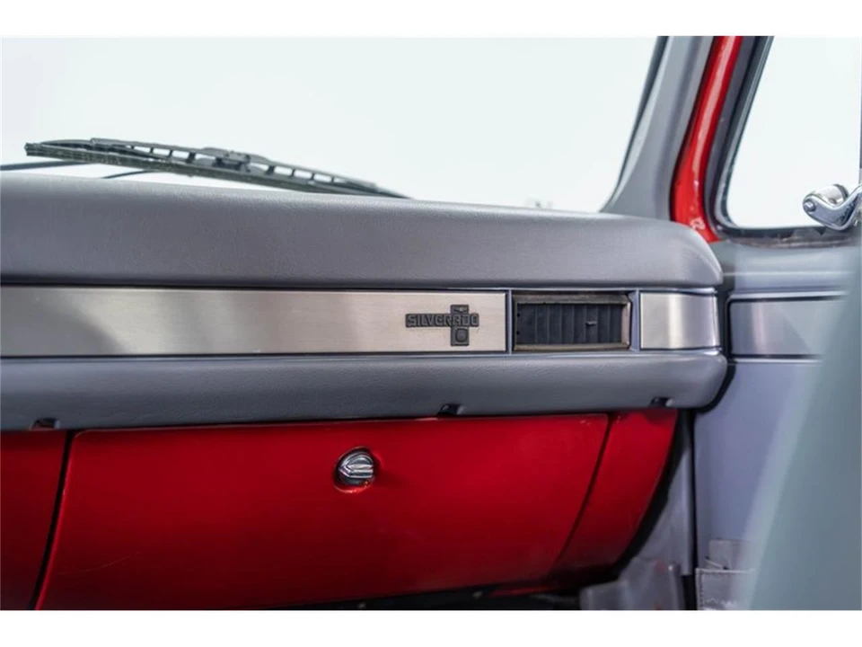 1987 Chevrolet K5 Blazer 2nd Gen - Image 17 of 31