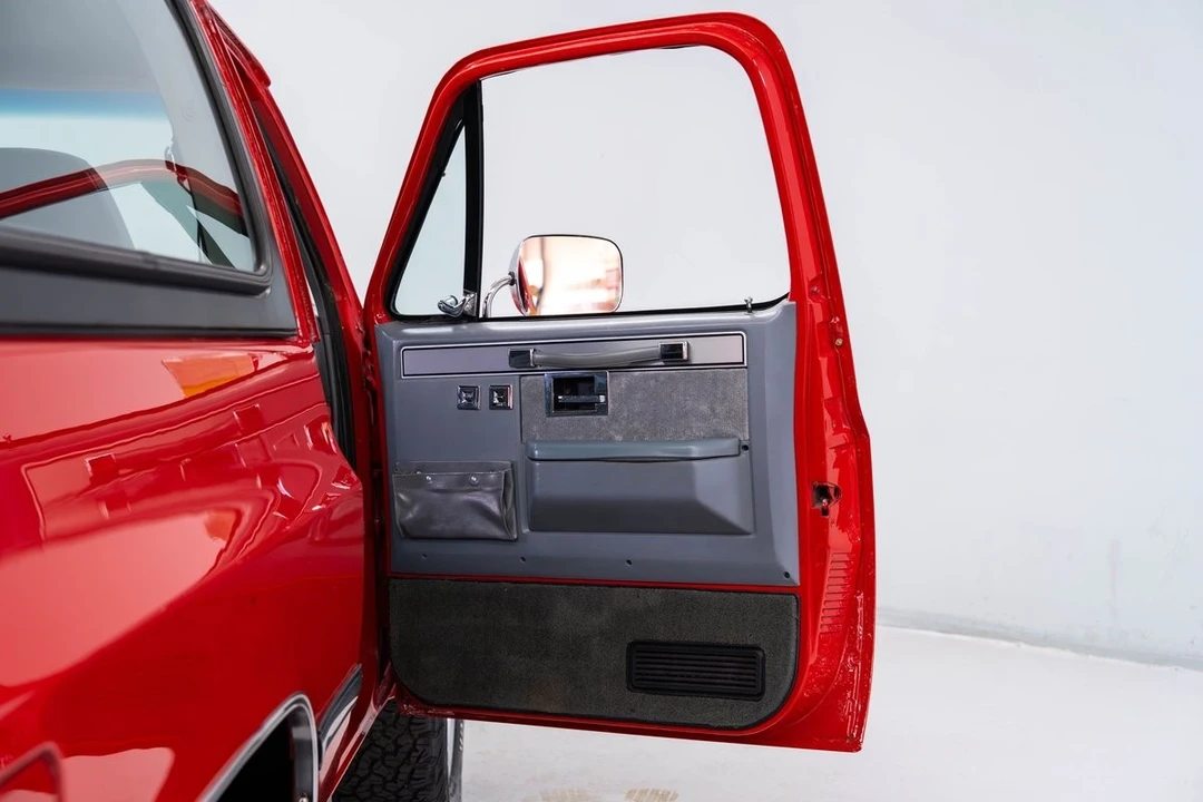 1987 Chevrolet K5 Blazer 2nd Gen - Image 11 of 12