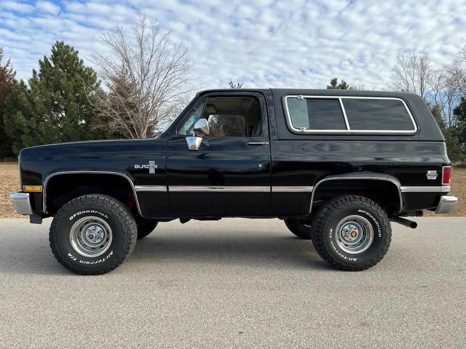 1987 Chevrolet K5 Blazer 2nd Gen - Image 9 of 21