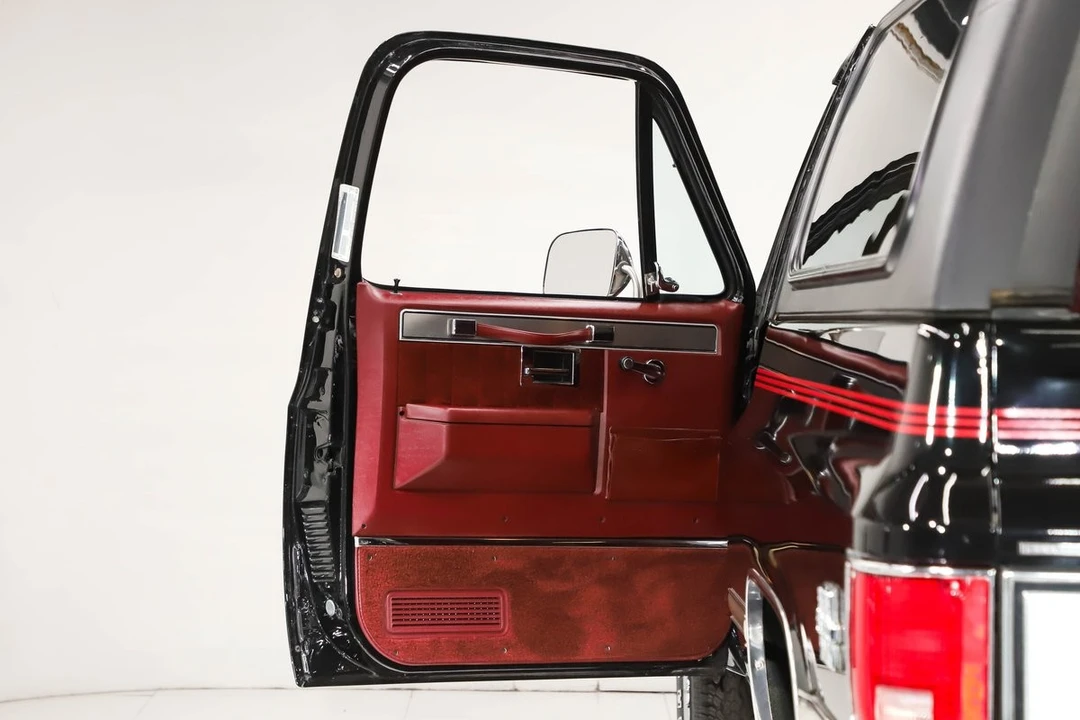 1987 Chevrolet K5 Blazer 2nd Gen - Image 7 of 21