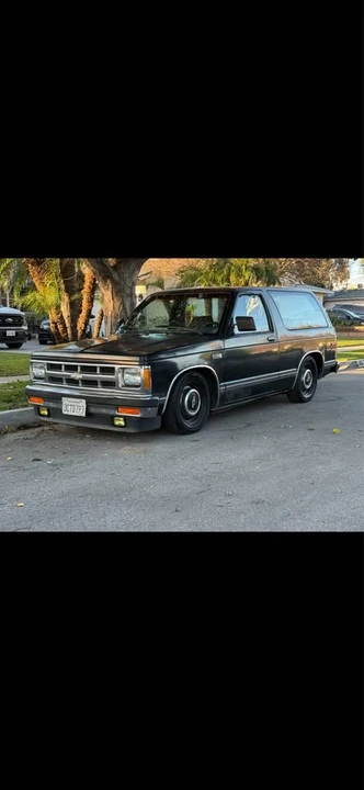 1987 Chevrolet K5 Blazer 2nd Gen - Image 2 of 11
